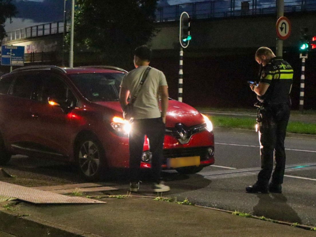 De politie neemt de schade op bij één van de automobilisten.