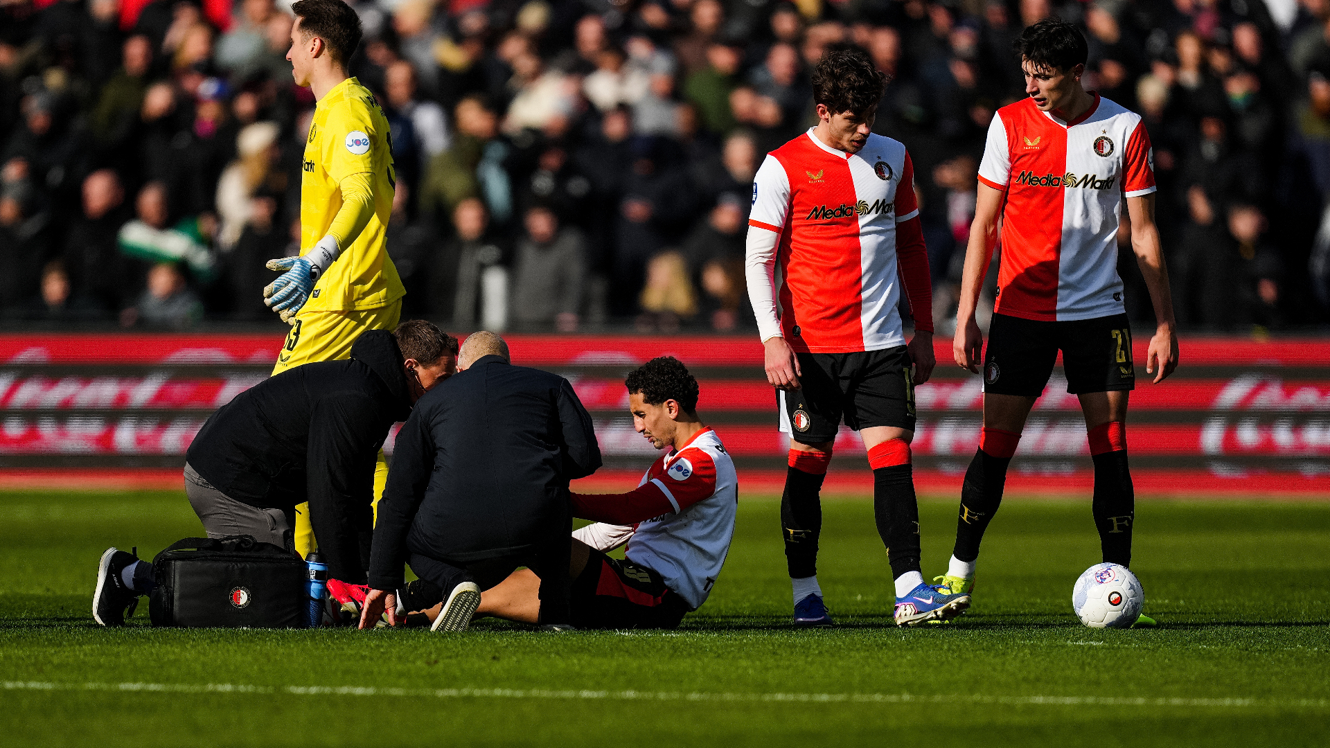 Oussama Targhalline raakte geblesseerd tegen Go Ahead
