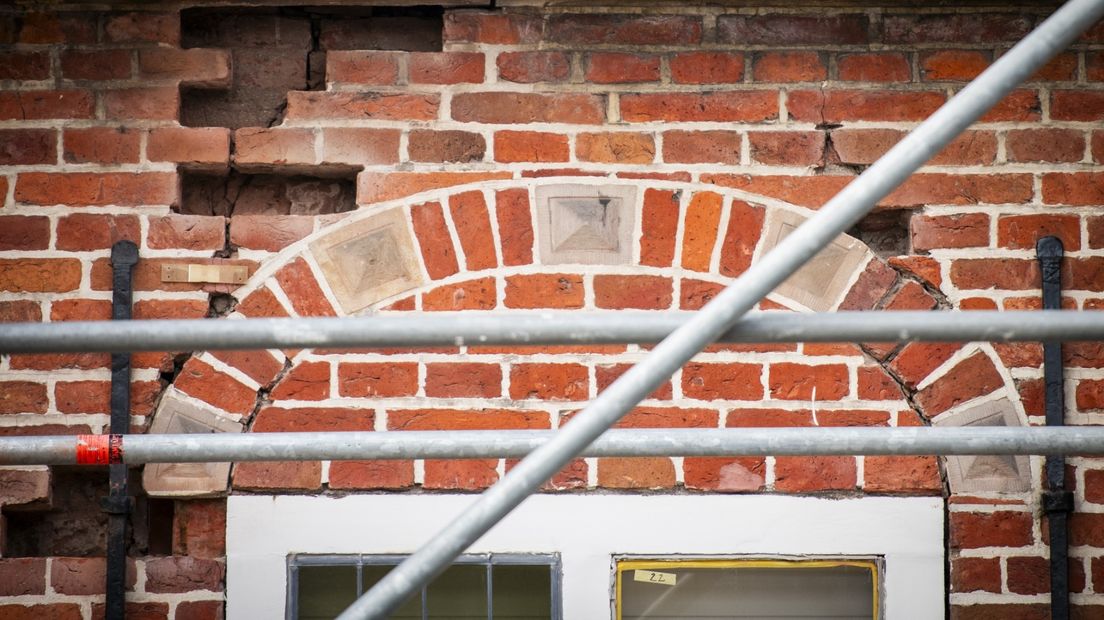 Aardbevingsschade bij een woning