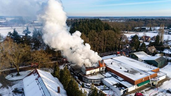 Grote uitslaande brand in zalencentrum