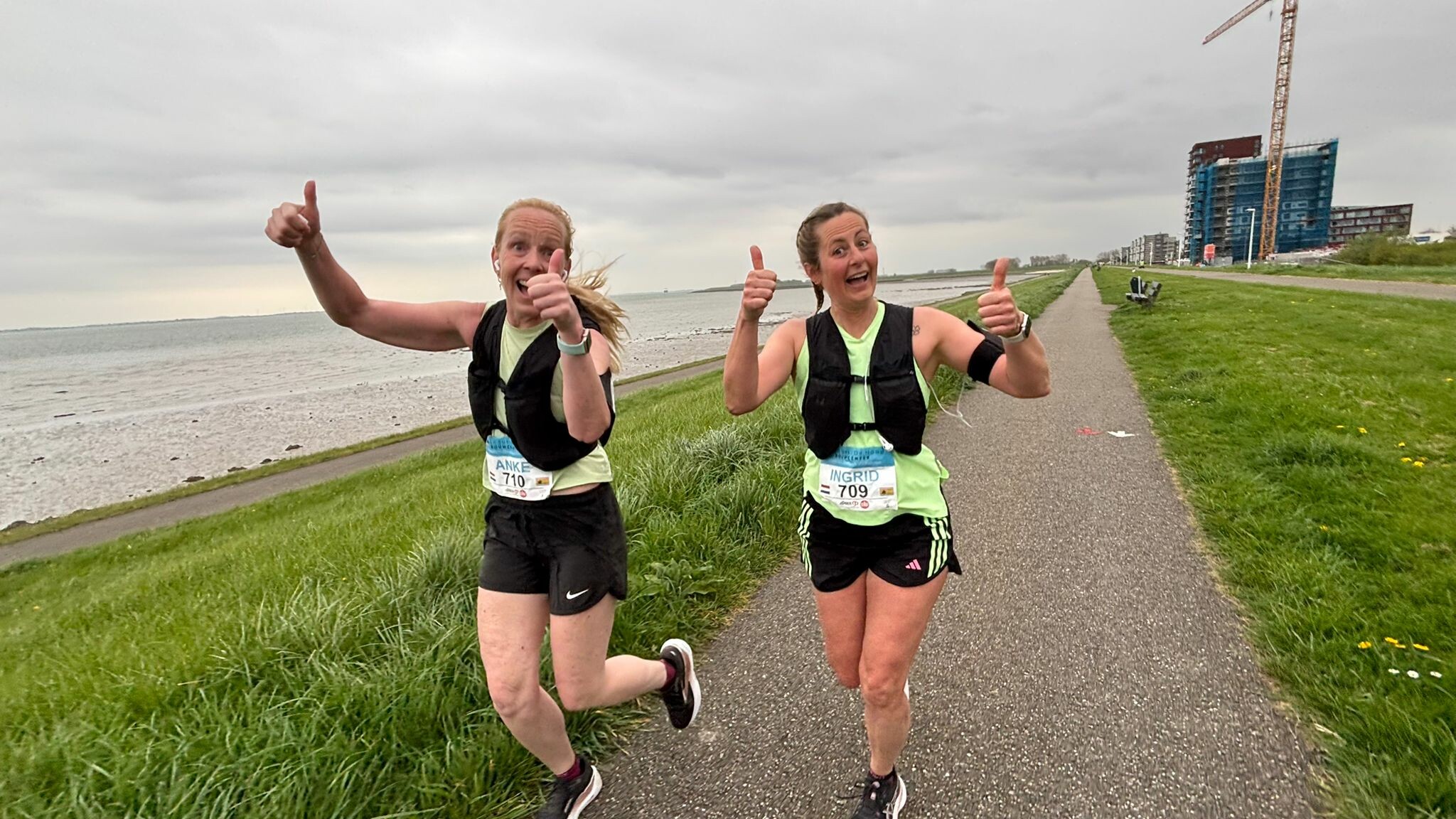 Lees terug: Geen zon gezien, maar het was wél warm bij de Marathon Zeeuws-Vlaanderen