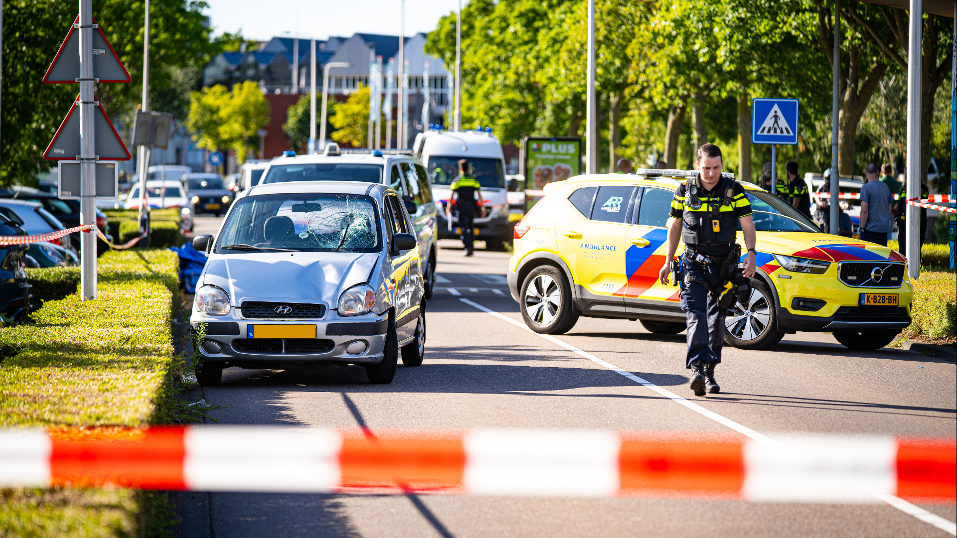 Voetganger zwaargewond bij aanrijding op zebrapad.