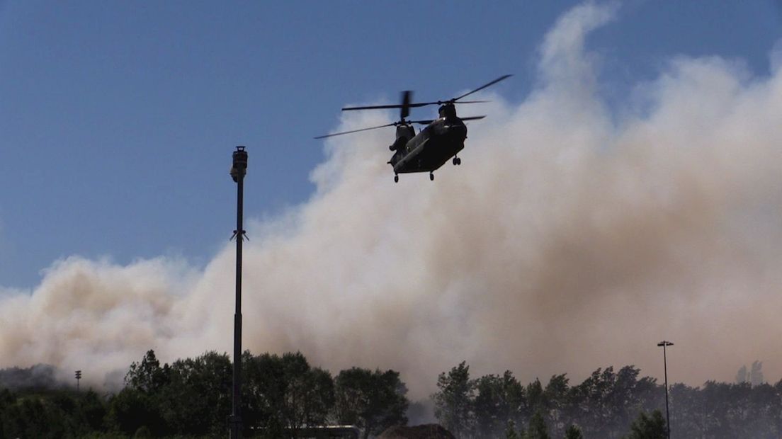 Helikopter gaat assisteren bij blussen brand