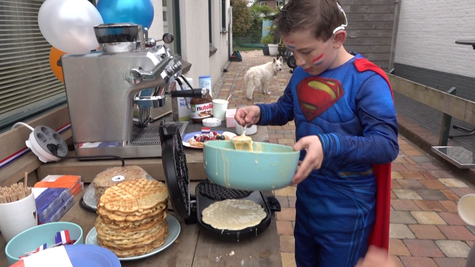 Fynn (10) zamelt geld in voor dove kinderen in Rwanda