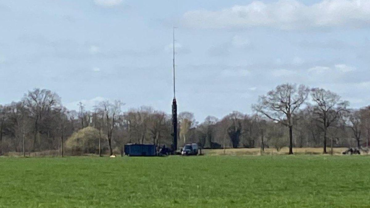 Geheime zender in Den Ham wordt neergehaald en in beslag genomen