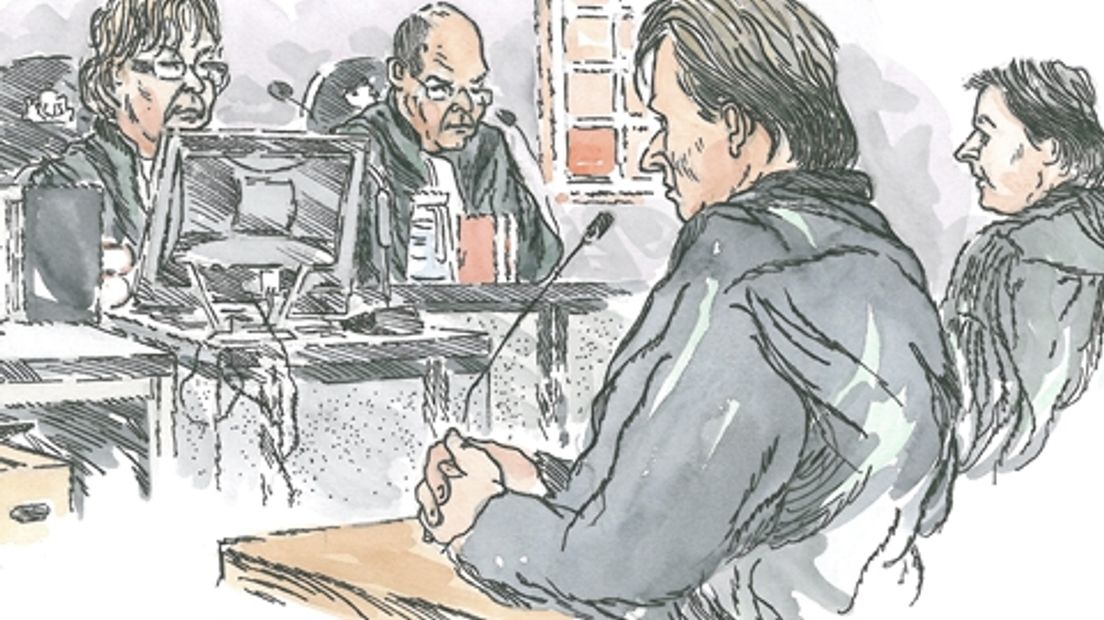 Ronald P. in de rechtszaal tijdens de Puttense moordzaak