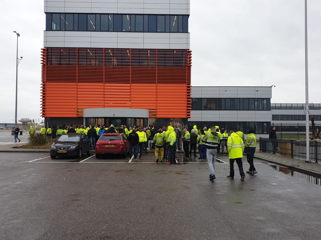 Actie bij APM 2 Maasvlakte