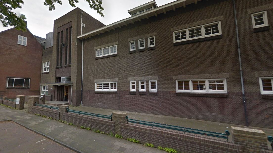 Volgens de huidige plannen wordt de Zuiderschool gesloopt (Rechten: Google Streetview)