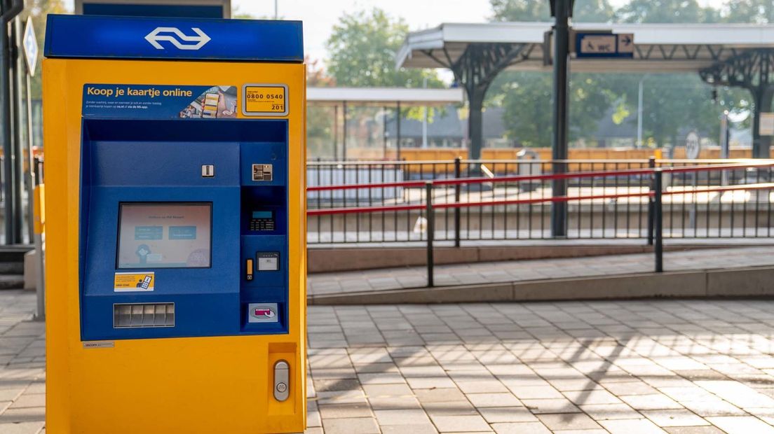 Kaartjesautomaat NS station Meppel