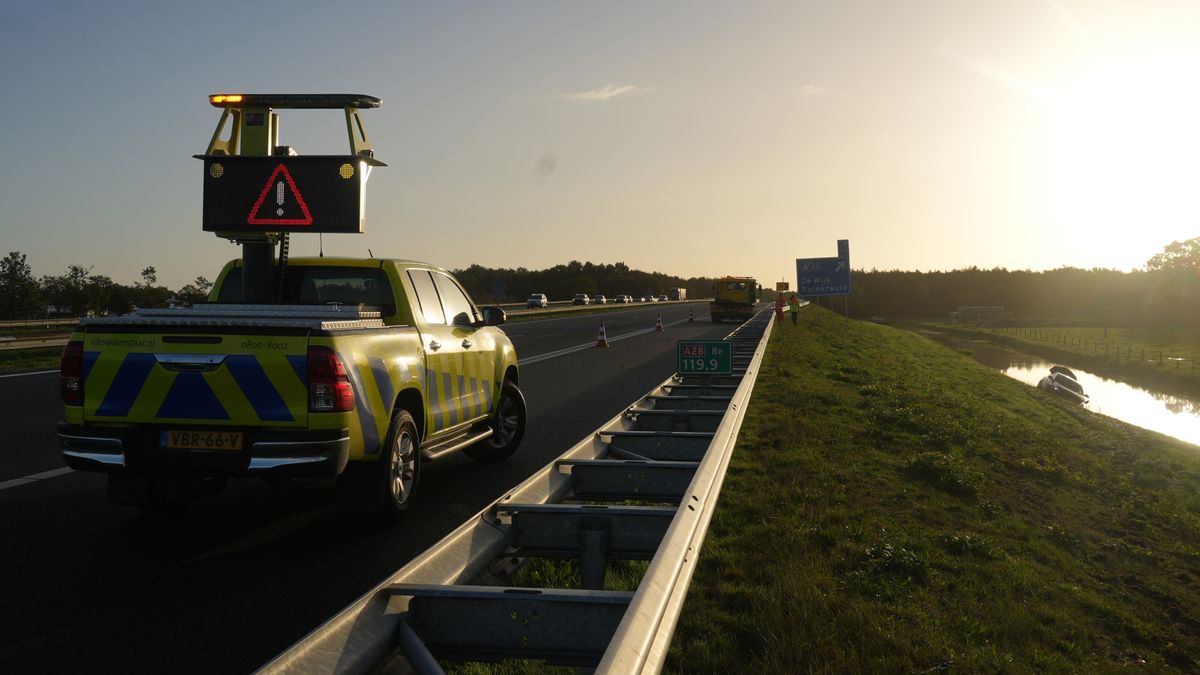 Man (35) haalt nat pak langs A28 en neemt de benen