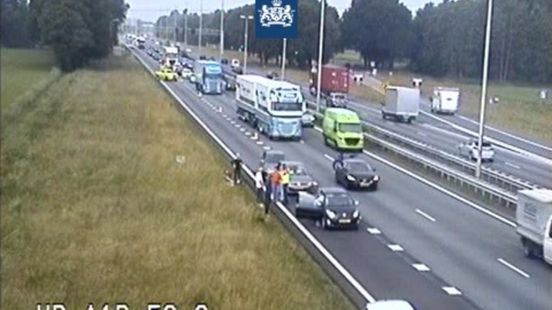 Ongeluk op A1 | Man aangehouden op verdenking wapenbezit. Ongeluk op A1 | Man aangehouden op verdenking wapenbezit.