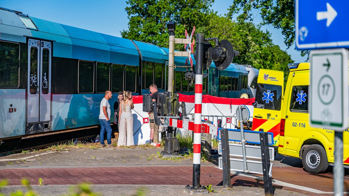 Motorrijder zwaargewond na botsing in Sumar | Geen treinen tussen Leeuwarden en Buitenpost