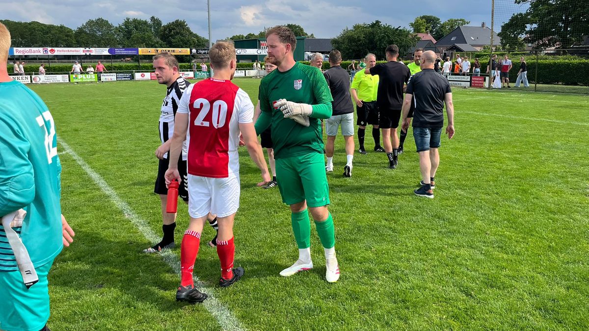 Bloed, zweet en strafschoppen: SVV '04 wint van Ruinerwold en gaat ronde verde