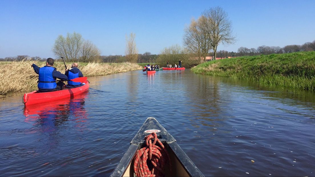 Vissen naar zwerfafval op de Dinkel