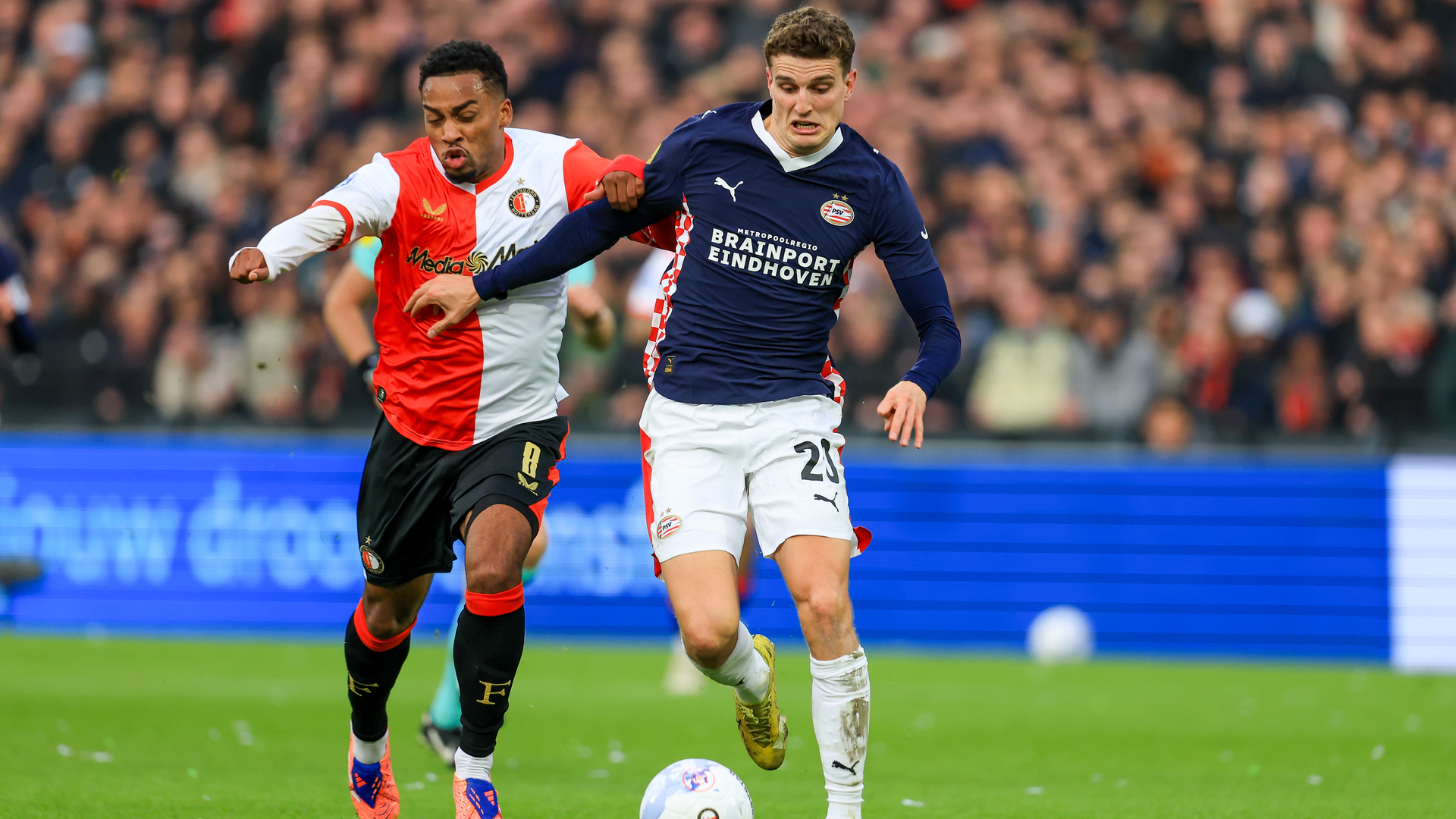 Quinten Timber in duel met ex-Feyenoorder Guus Til