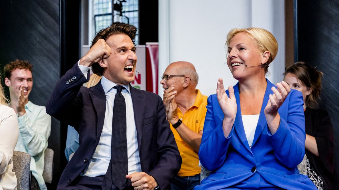 Jesse Klaver (GroenLinks) en Attje Kuiken (PvdA) vieren de uitslag