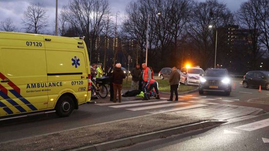 Pizzabezorger gewond bij aanrijding. Pizzabezorger gewond bij aanrijding.