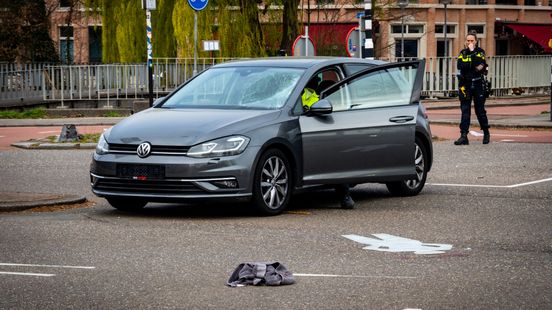Voetganger zwaargewond na aanrijding. Voetganger zwaargewond na aanrijding.
