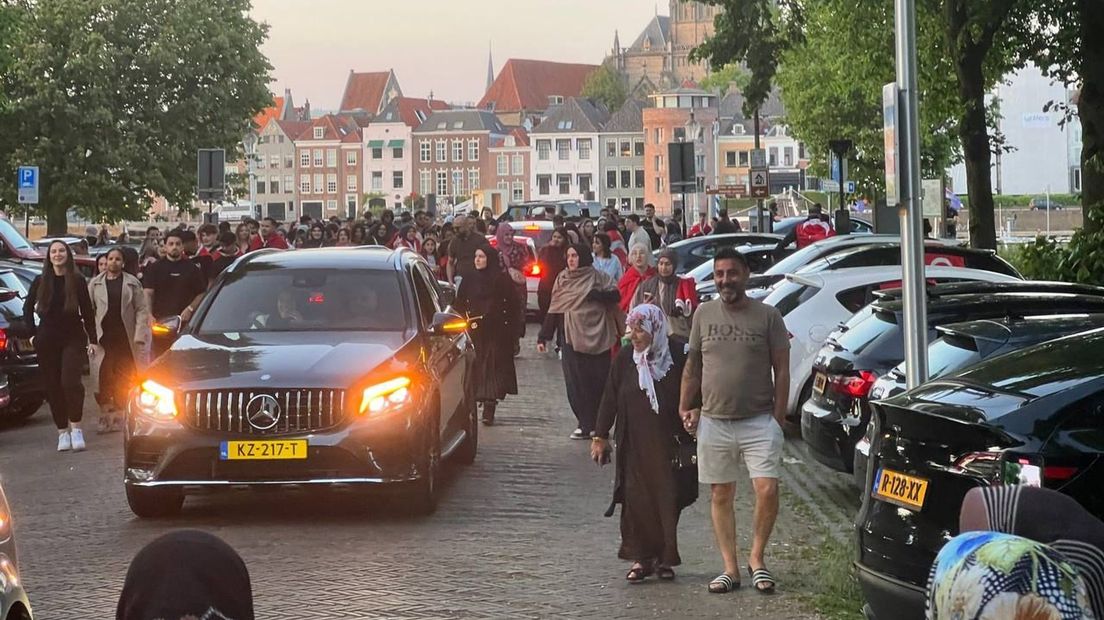 Turken gaan in Deventer massaal de straat op