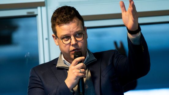 Directeur Vitesse meldt zich ziek, onrust neemt toe