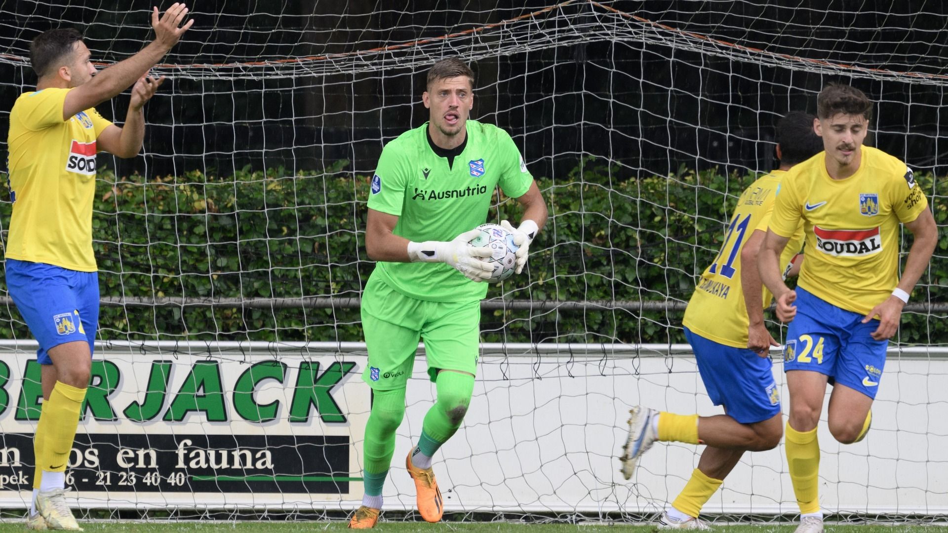 Andries Noppert yn aksje yn syn earste oefenwedstriid fan dit seizoen tsjin Westerlo