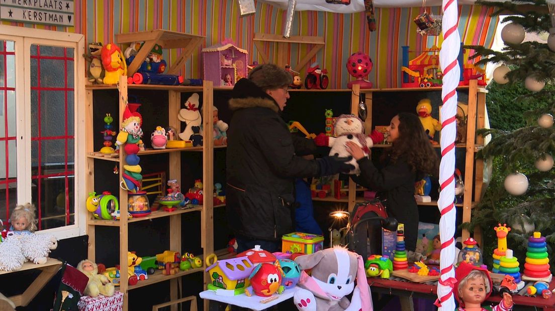 Gerrit Prinssen ruimt zijn kersttuin op en geeft al het speelgoed weg