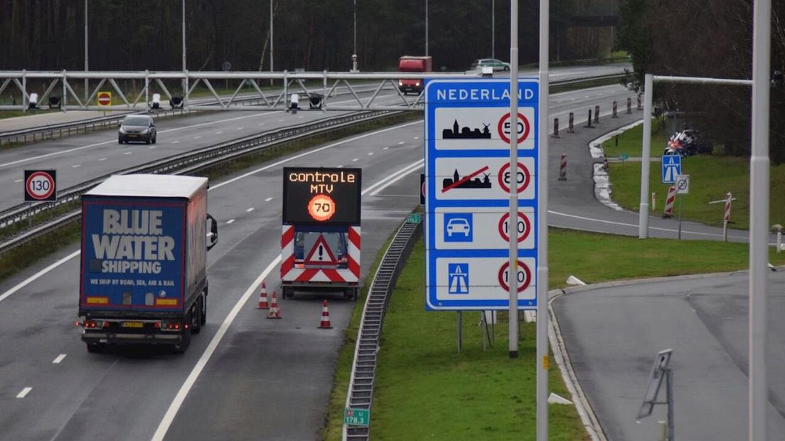 Grenscontrole op de A1 bij De Lutte