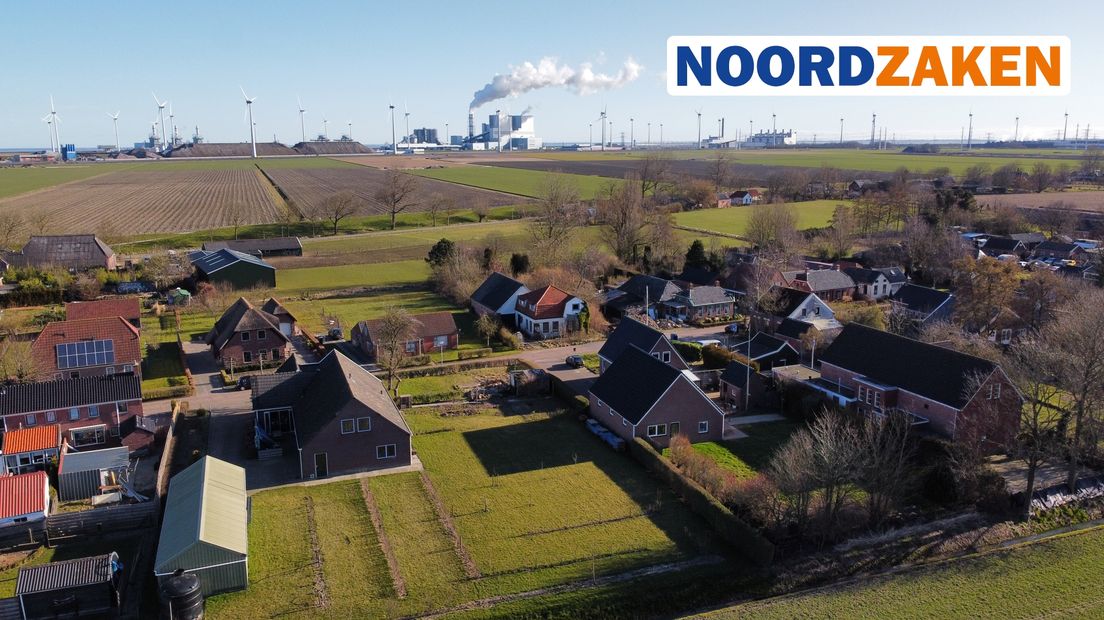 Het dorp Oudeschip met daarachter de Oostpolder