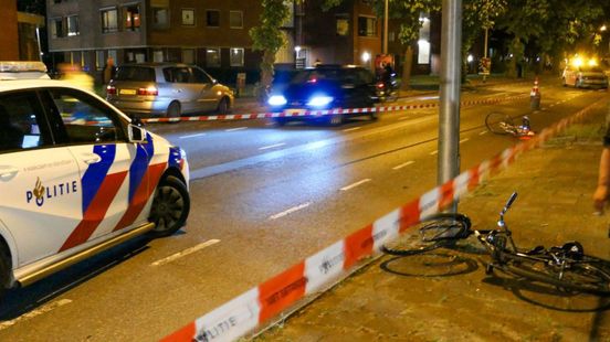 112 nieuws: Twee branden in Enschede | Fietser aangereden, automobilist gaat er vandoor. 112 nieuws: Twee branden in Enschede | Fietser aangereden, automobilist gaat er vandoor.