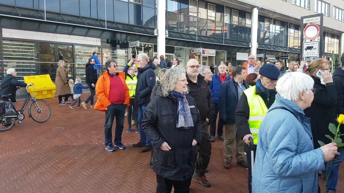 De demonstranten liepen over het Emmaplein