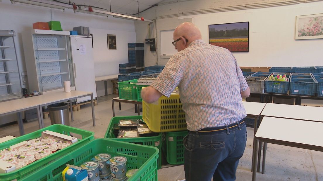Vrijwilliger van de Voedselbank in Hoogeveen (Rechten: RTV Drenthe)