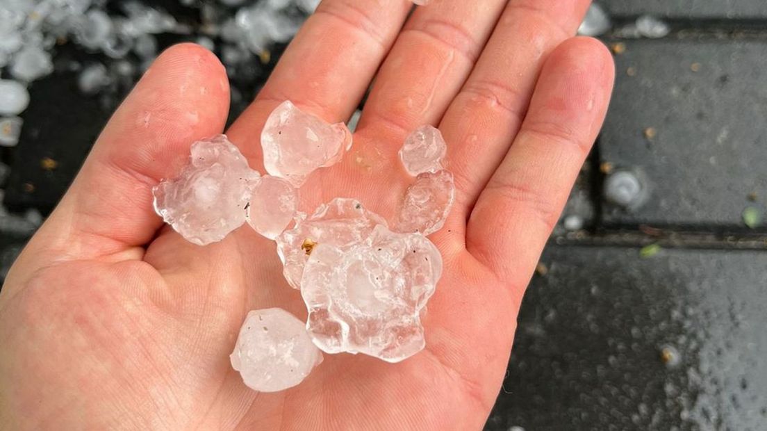 Flinke hagelstenen uit Hattem.