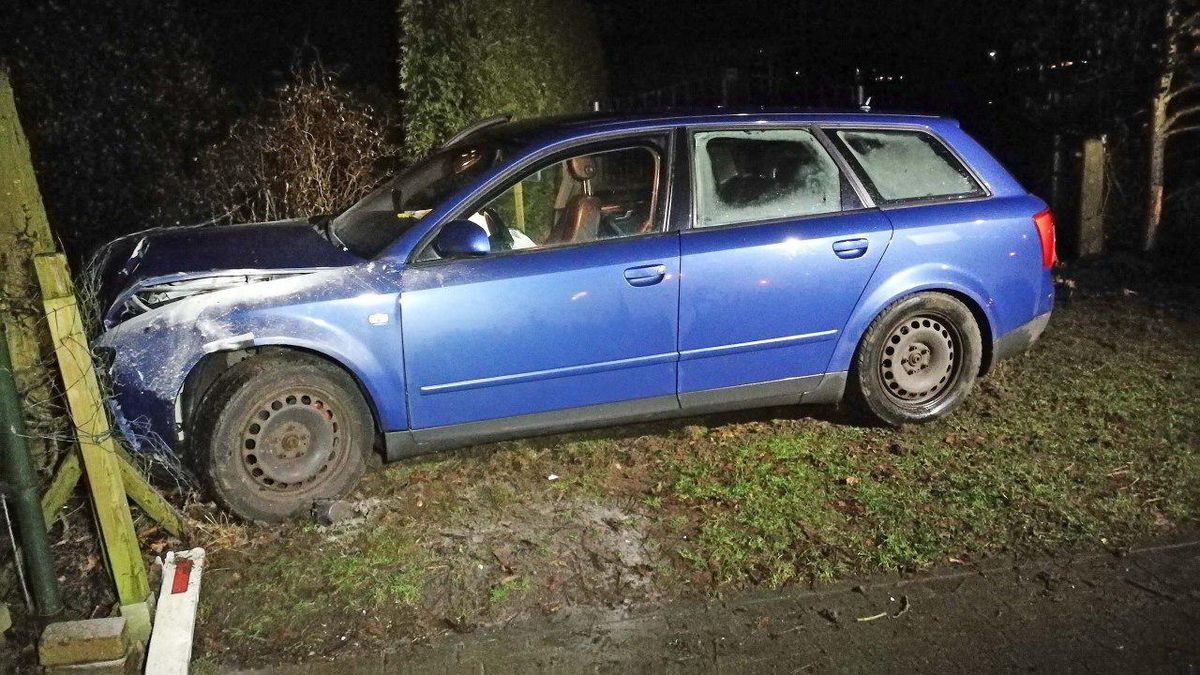 Gewonden bij botsing tegen boom in Tiendeveen