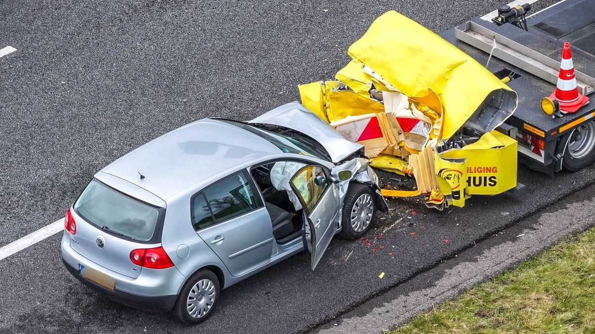 Auto botst tegen verkeersinstructiewagen | Man uit Apeldoorn aangehouden voor brandstichting in Olde