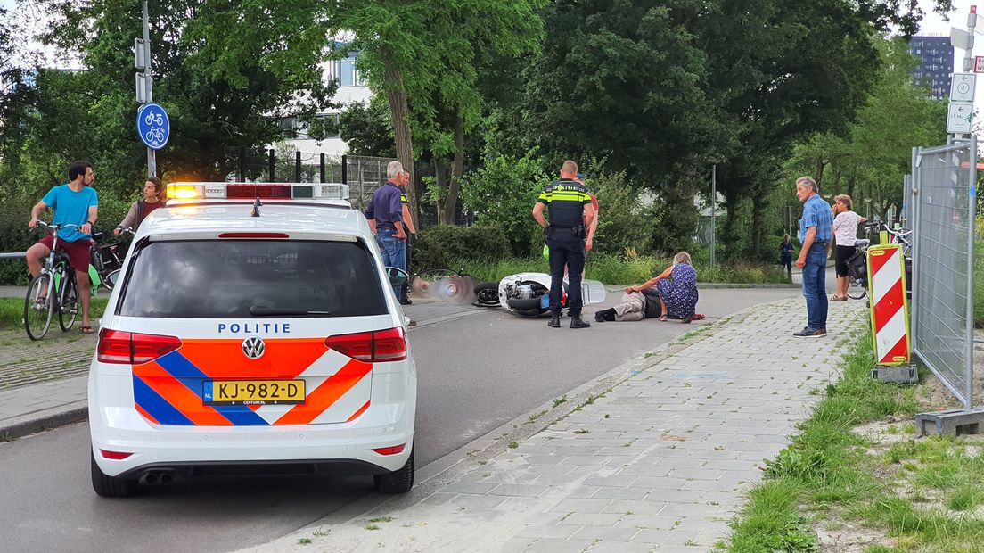 Zowel de fietser als de scooterrijder raakte gewond