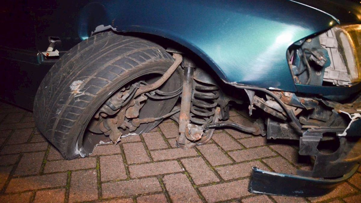 Achtervolging eindigt in Westerhaar, omstander gooit baksteen door voorruit