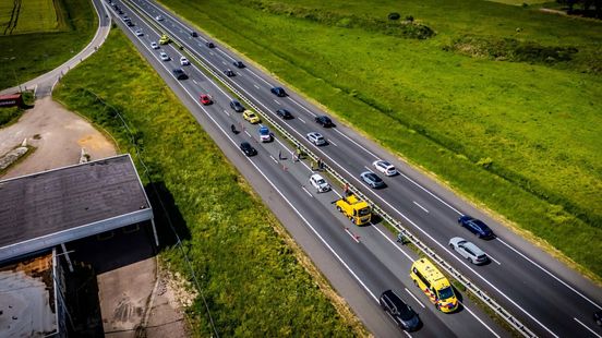 Twee ongelukken vlak na elkaar op de A12: kop-staartbotsing in kijkersfile