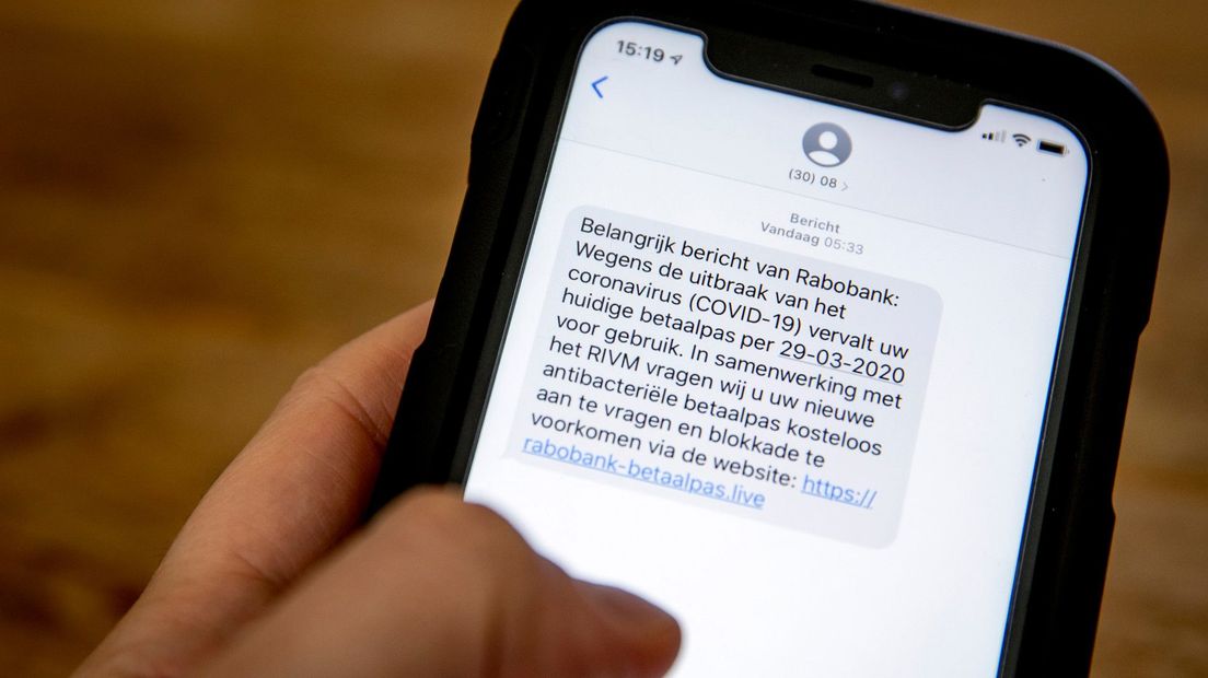 Sms-bericht met link naar phishingwebsite
