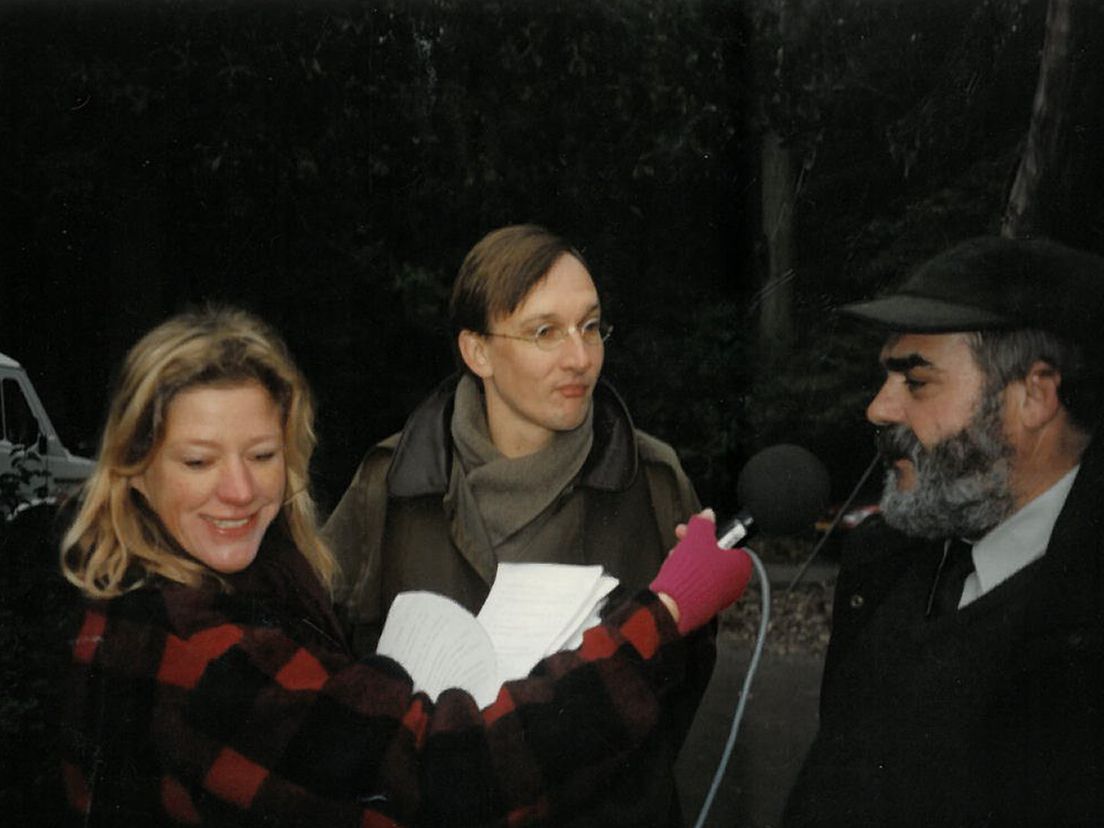 De jonge Chris interviewt de jonge Kees Moeliker en boswachter Siem Breure