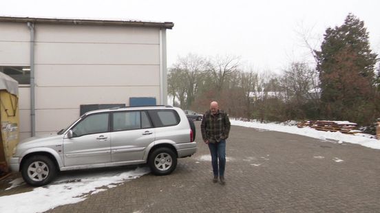 School dicht door wolf