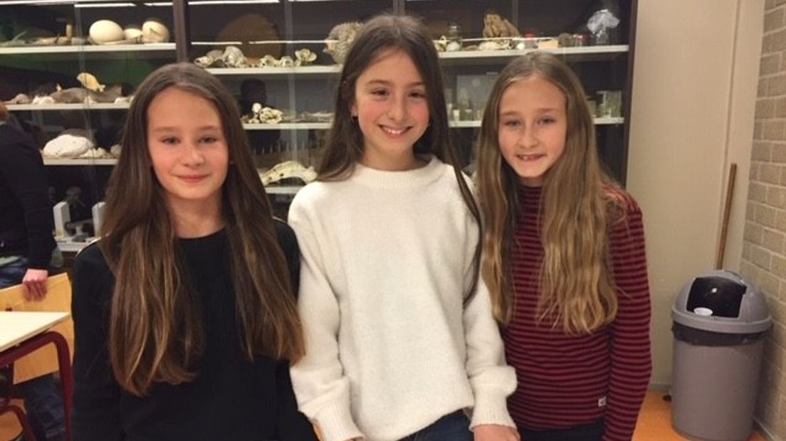 Femke, Luna en Simone bezochten de open avond van het Zwin college
