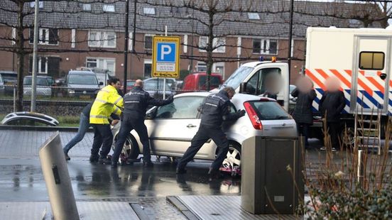 Politie speelt dodelijk ongeluk op Edese parkeerplaats na. Politie speelt dodelijk ongeluk op Edese parkeerplaats na.