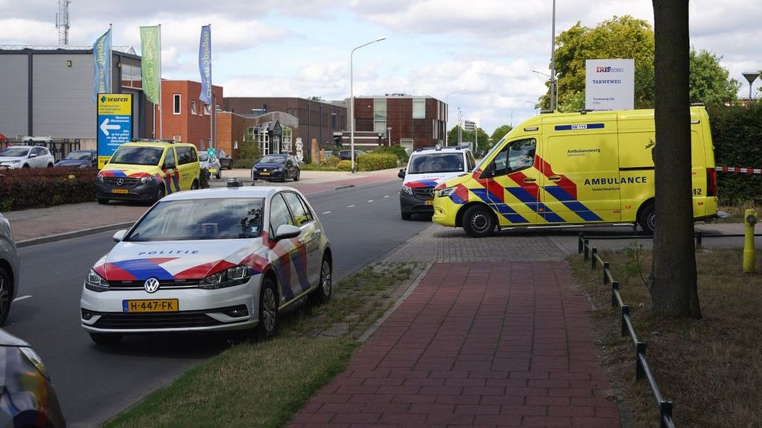 Politie en ambulance bij het pand van IrisZorg