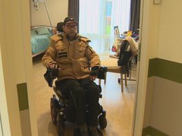 Ronald is afhankelijk van de bus, maar wordt vanwege zijn elektrische rolstoel vaak geweigerd