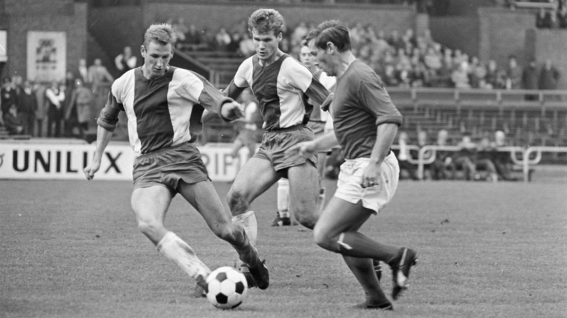 Jan Verkaik (midden) in zijn tijd als voetballer