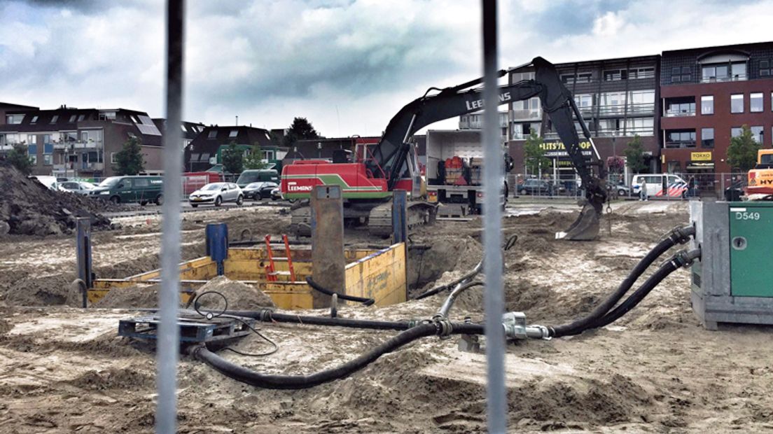 De bom onder de Albertsbaan werd vorig jaar uitgegraven (Rechten: Ronald Oostingh/RTV Drenthe)