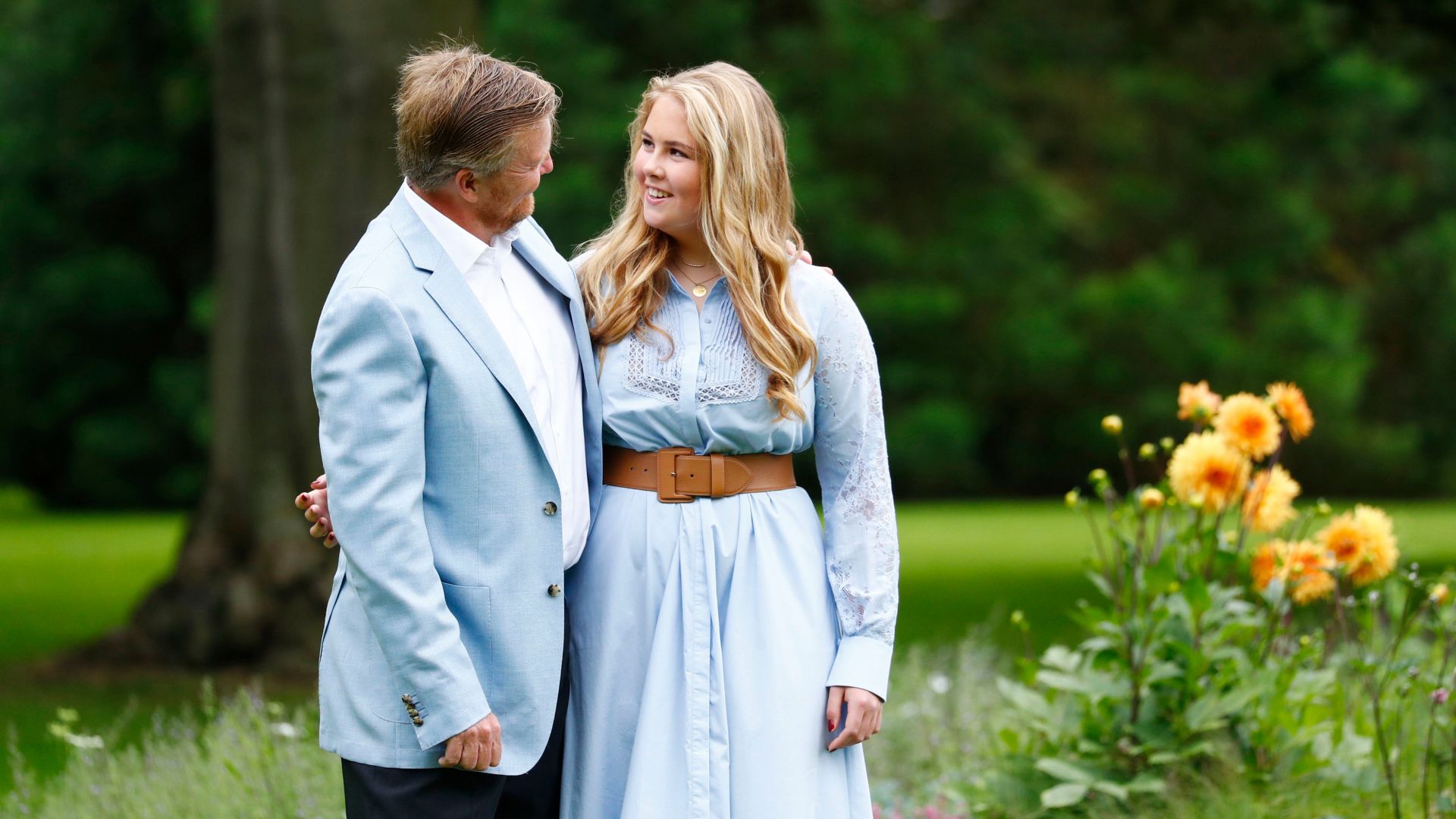 IN BEELD: Koninklijke Familie Poseert Voor Jaarlijkse Zomerfotosessie ...