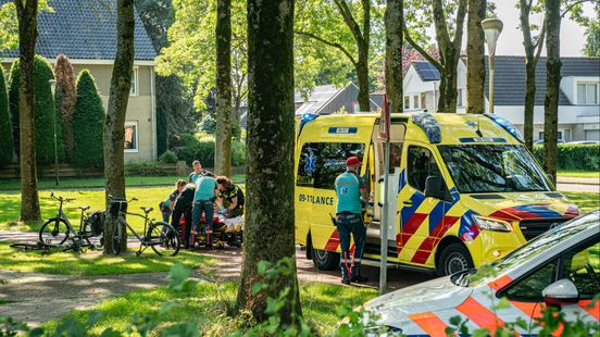 Gewonde fietser uit Houten na aanrijding overleden in ziekenhuis. Gewonde fietser uit Houten na aanrijding overleden in ziekenhuis.