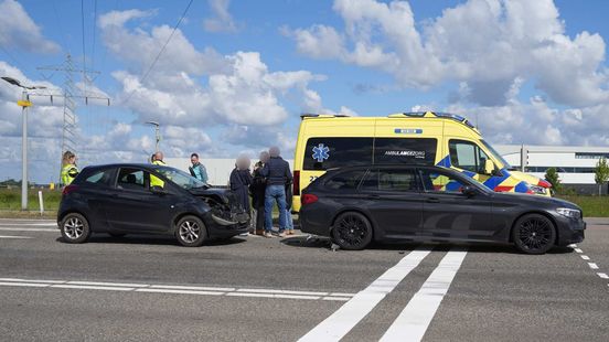 Kinderen betrokken bij botsing: bestuurder aangehouden voor vermoedelijk rijden onder invloed. Kinderen betrokken bij botsing: bestuurder aangehouden voor vermoedelijk rijden onder invloed.