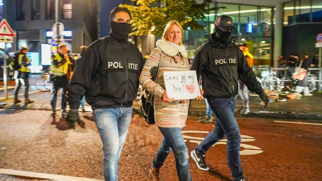 Woensdag 29 september: demonstranten mogen niet meer voor de deur staan.
